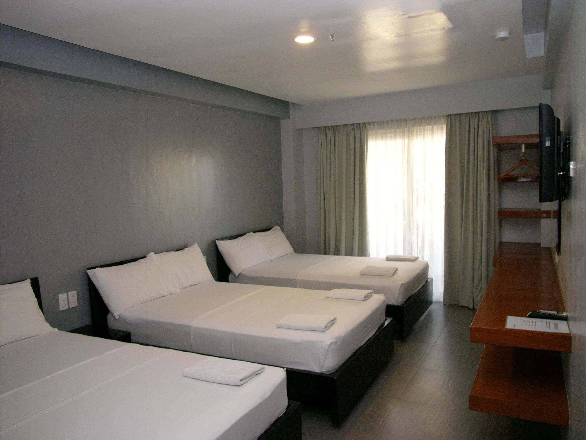Lsm Square Residences 3*
